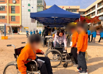 4. 휠체어 체험으로 장애 이해.jpg